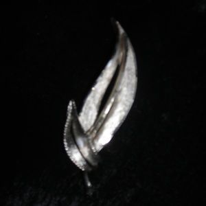 Vintage leafs brooch,3" long,signed